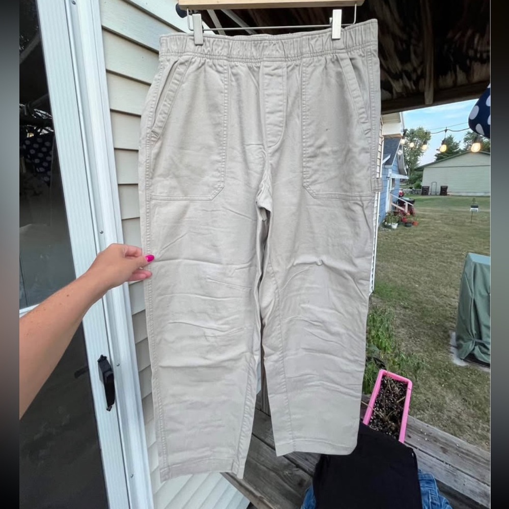 Old Navy Women's Cargo Jeans in Cream